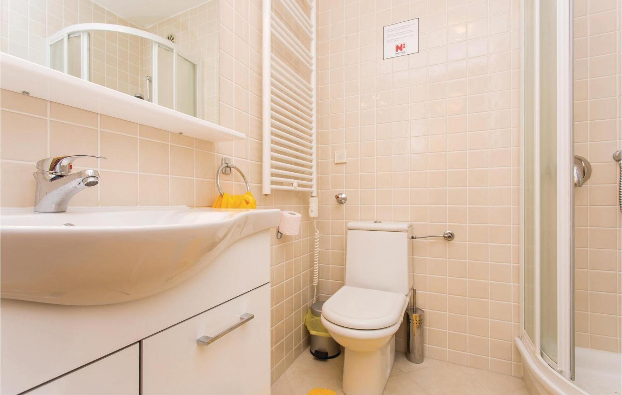 Amazing Apartment In Njivice With Wifi Exterior photo